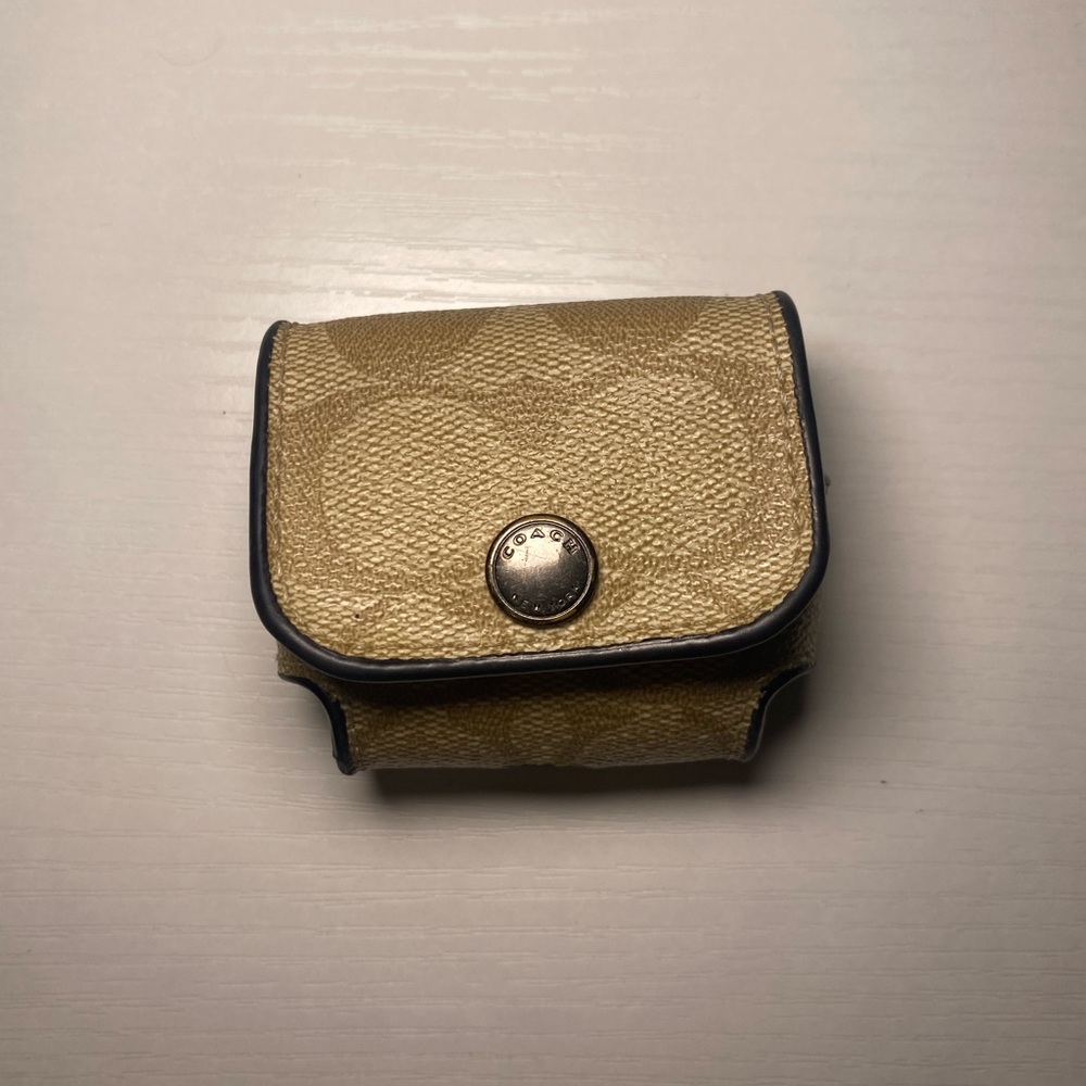 Coach Signature Canvas AirPods Case – Tan & Blue